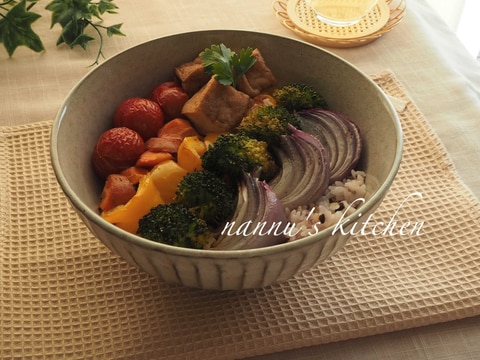 レインボー野菜と雑穀のブッダボウル